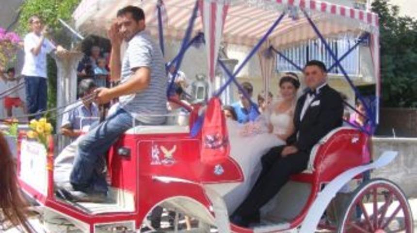 S&ouml;ke&rsquo;de Faytonla Gelin Alma Modası