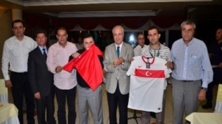 Manisaspor Ve Akhisar Belediyespor'a Beraberlik Yemeği