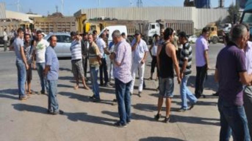 Kamyoncular Nemrut Limanı Yolunu Kesti