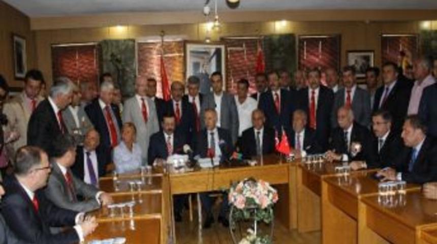 Tobb Başkanı Hisarcıklıoğlu Ve Y&ouml;netim Kurulu &Uuml;yeleri, Gaziantep Valisi Erdal Ata&rsquo;yı Ziyaret Etti