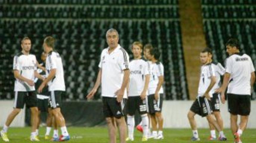 Beşiktaşlı Futbolcular, İn&ouml;n&uuml; Stadı&rsquo;nda Prova Yaptı