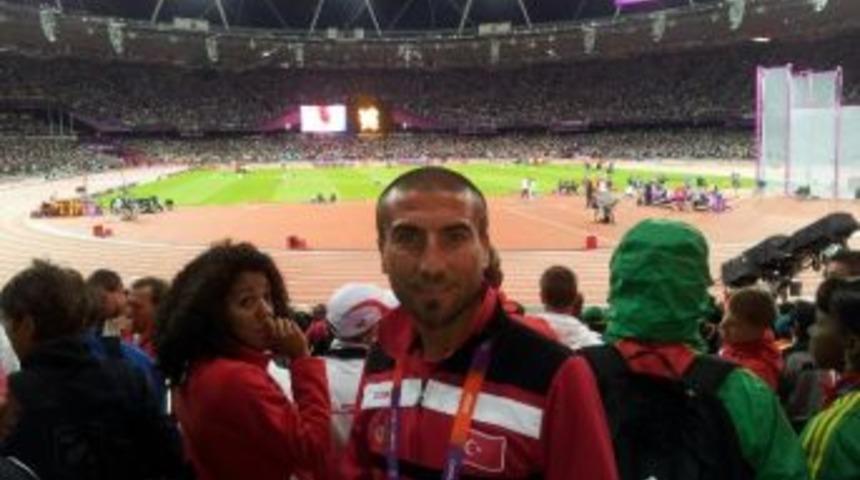 Milli Atletin Aracı Takla Attı: 2 &Ouml;l&uuml;, 4 Yaralı