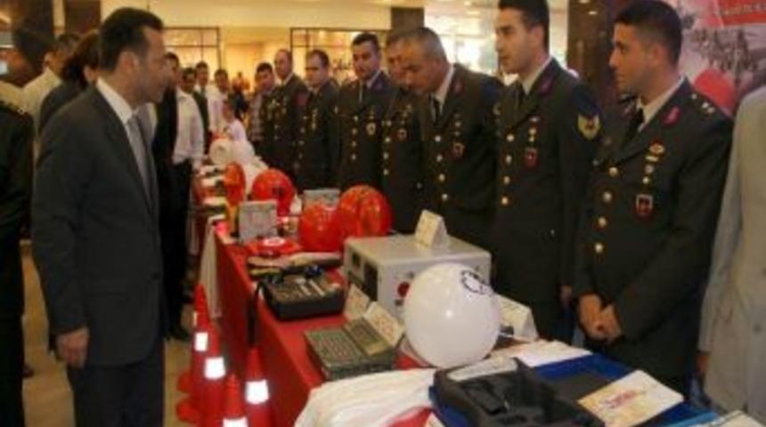 Askerden Avm&rsquo;de Te&ccedil;hizat Sergisi