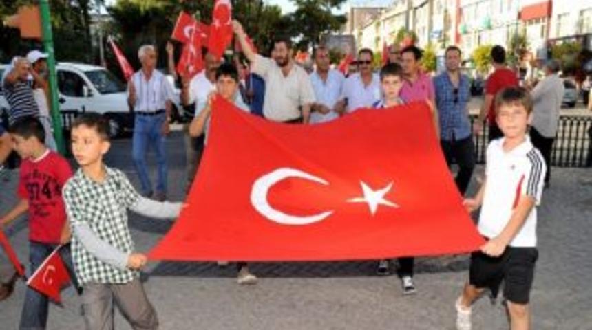 Şehit Aileleri Derneği Ter&ouml;r&uuml; Protesto Etmek İ&ccedil;in Y&uuml;ry&uuml;ş D&uuml;zenledi