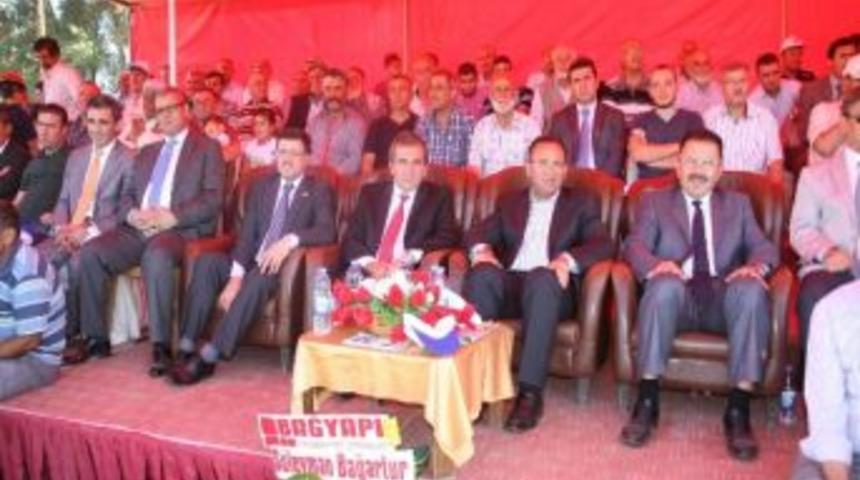 Başbakan Yardımcısı Bekir Bozdağ, Yozgat'ta Yağlı G&uuml;reş İzledi