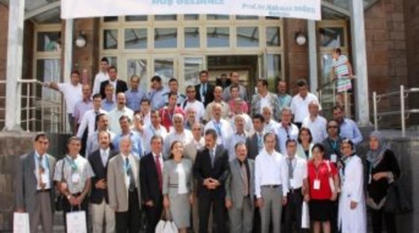 1. Uluslararası Ahlat-avrasya K&uuml;lt&uuml;r Ve Sanat Sempozyumu Sona Erdi