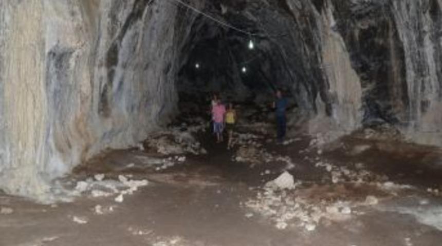 B&uuml;y&uuml;k İskender Mağarasına İlgi Artıyor