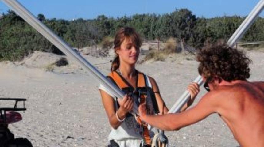 Nehir Erdoğan Ve Sarp Apak &Ccedil;eşme'de Tatil Yapıyor