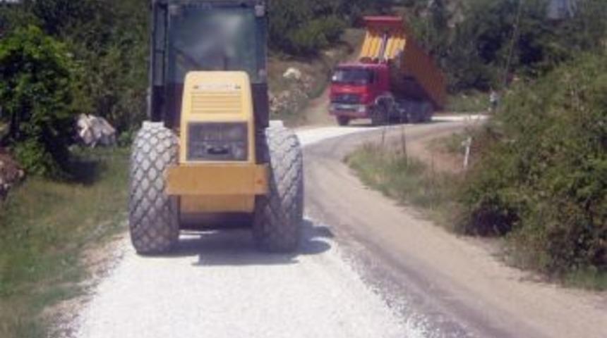 İl &Ouml;zel İdaresi Yol &Ccedil;alışmalarını S&uuml;rd&uuml;r&uuml;yor