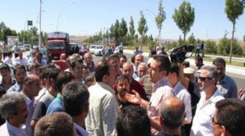 Besiciler Protokol Yolunu Kapatma Girişiminde Bulundu