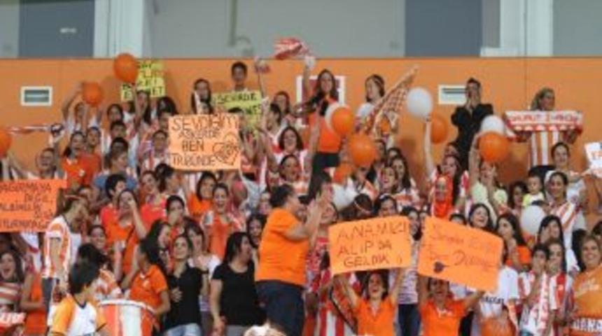 Trib&uuml;nler Kadın Ve &Ccedil;ocukların Oldu