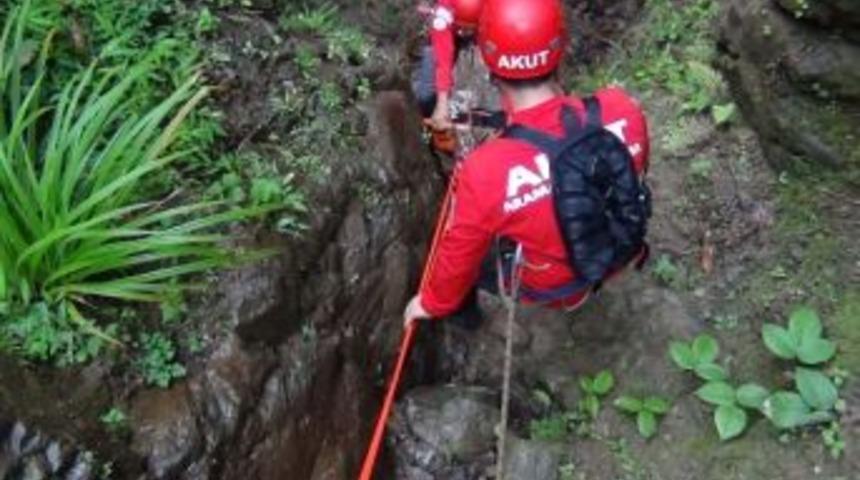 Tarihi kaleden u&ccedil;uruma d&uuml;şen şahıs &ouml;ld&uuml;
