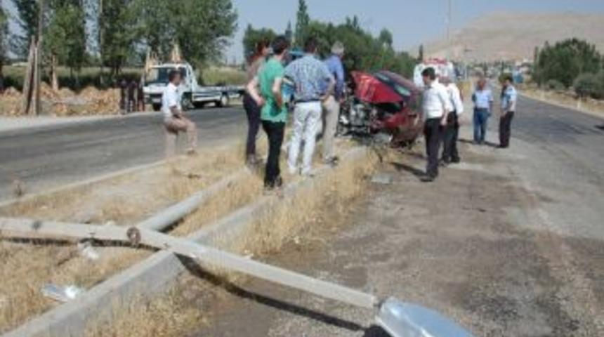 D&uuml;ğ&uuml;n Konvoyunda Kaza: 5 Yaralı