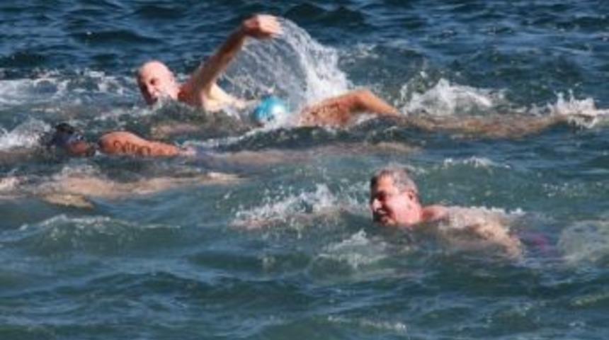 Karaosmanoğlu, "k&ouml;rfez Bize G&uuml;l&uuml;ms&uuml;yor"