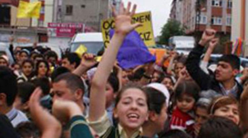 Okullarda sekreter skandalı