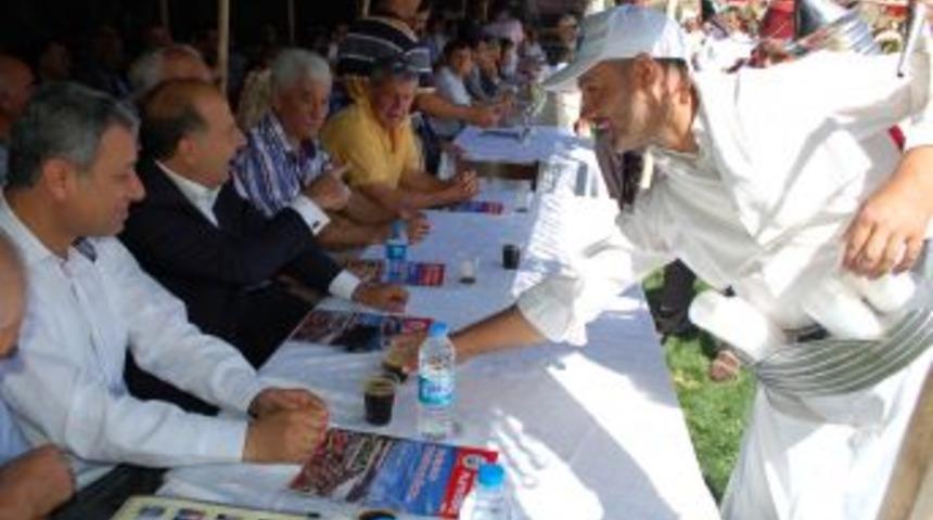 Karaisalı&rsquo;da CHP&rsquo;ye b&uuml;y&uuml;k ilgi