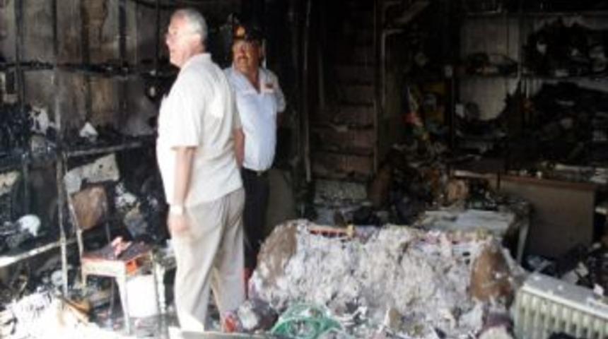 Fabrika Satış Mağazasında &Ccedil;ıkan Yangın Korkuttu