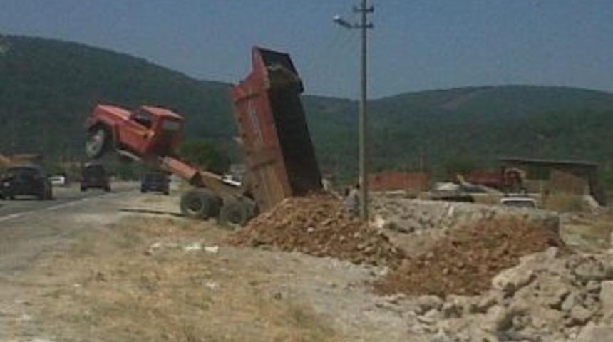 Kamyon Şaha Kalktı