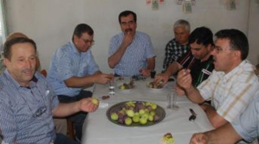 Ak Partili Erdem Vatandaşları Mutlu G&uuml;nlerinde Yalnız Bırakmıyor