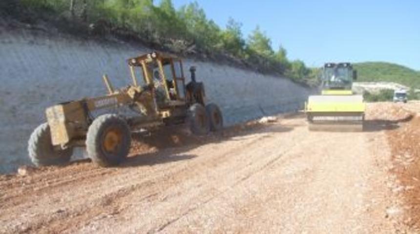 Silifke'de Osb Yolu Asfaltlanıyor