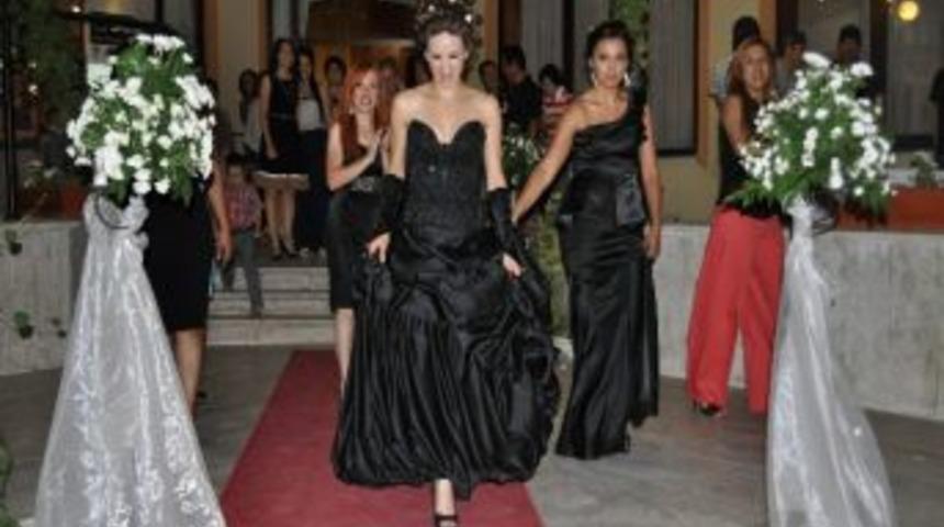 Fanatik Gelin &Ouml;nce Beyaz Sonra Siyah Gelinlik Giydi