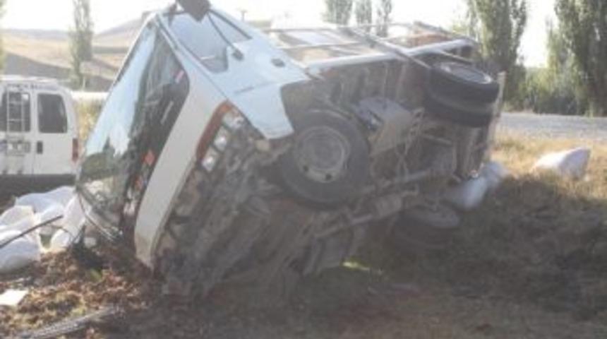 Aksaray'da Trafik Kazası: 1 &Ouml;l&uuml;, 5 Yaralı