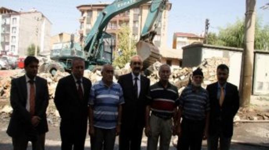 Sivas Belesiyesi, Kentsel D&ouml;n&uuml;ş&uuml;m İ&ccedil;im Yıkımlara Başladı