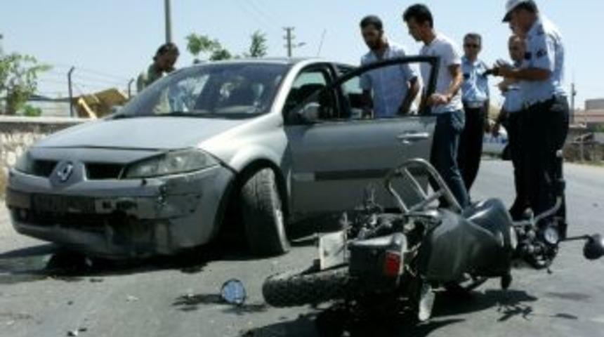 Otomobil İle Motosiklet &Ccedil;arpıştı: 1 Yaralı