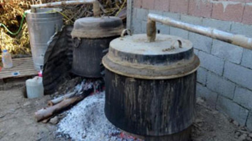 3 bin 150 litre ka&ccedil;ak rakı ele ge&ccedil;irildi