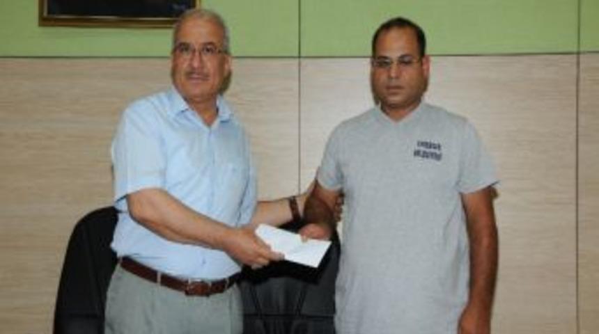 Altın Dolu Keseyi Sahibine Veren İş&ccedil;iye Para &Ouml;d&uuml;l&uuml;