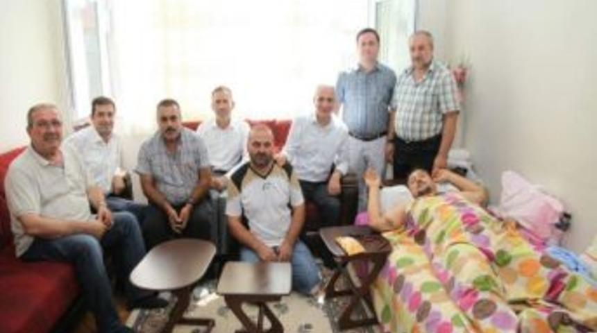 Akbaş, Ziyaretlerini S&uuml;rd&uuml;r&uuml;yor