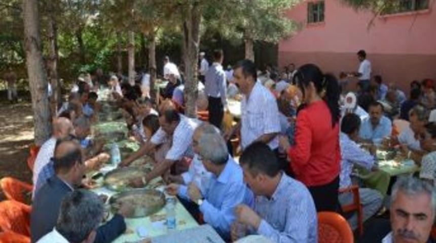 Darende'de 10 Bin Kişiye Etli Bulgur Pilavı İkram Edildi