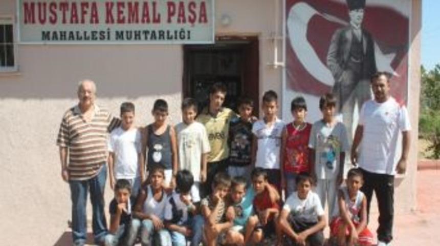 D&uuml;ş&uuml;k Gelirli Ailelerin &Ccedil;ocuklarına Futbol Kursu