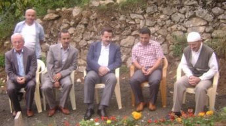 Bakan &Ccedil;elik&rsquo;ten S&uuml;priz Mezar Ziyareti