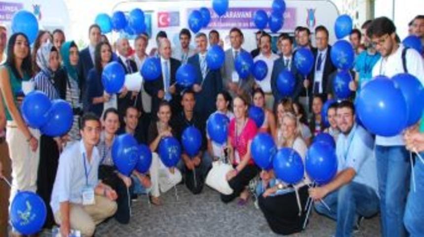 Dünya Gençleri Konya’da Sivil Anayasayı Tartışıyor