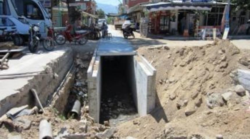 Kaymak&ccedil;ı Beldesinde Dere Islah &Ccedil;alışmaları Devam Ediyor