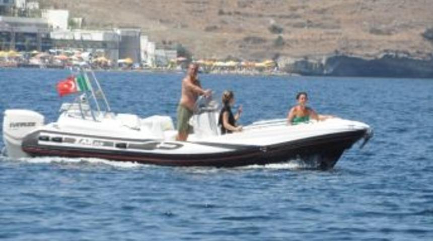 Su Altında Dünya Evine Girdiler