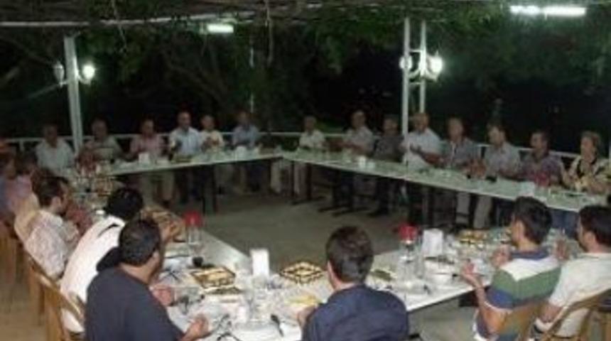 Tire Belediye Başkanı Tayfur &Ccedil;i&ccedil;ek Yemekte Sorun Dinledi