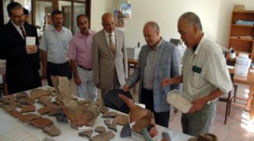 Vali &Ouml;zdemir &Ccedil;akacak Kaleh&ouml;y&uuml;k M&uuml;zesinde İncelemelerde Bulundu