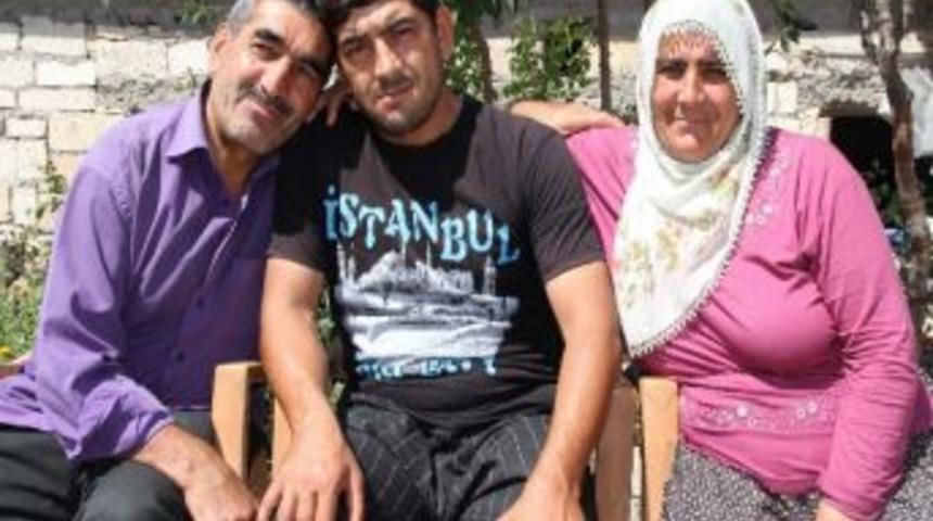 Kaybettiği Oğluna 17 Yıl Sonra Kavuştu