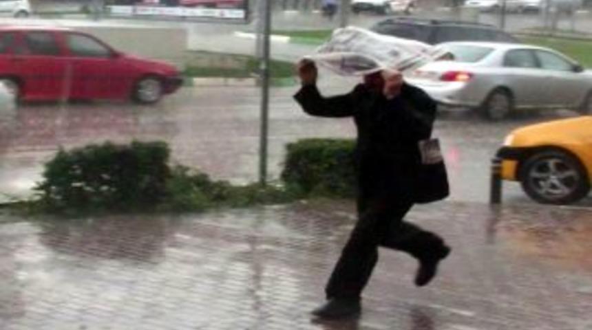 Bursa Güne Yağmurla Uyandı