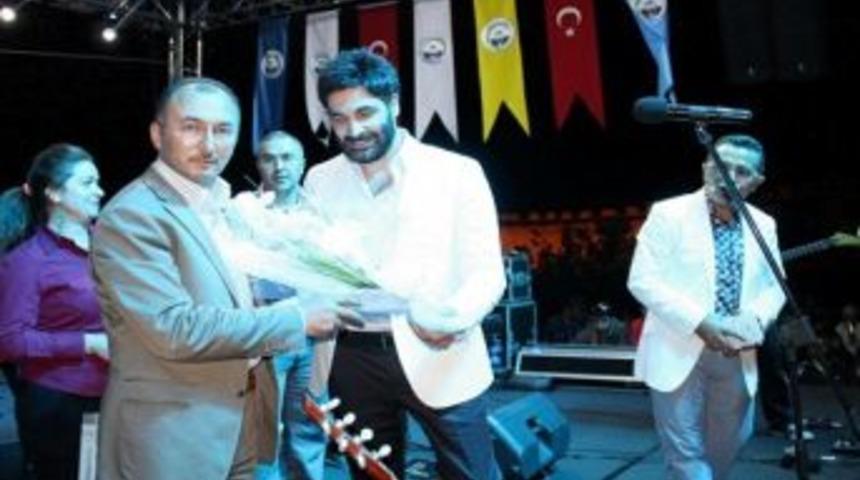 Uğur Işılak Ardahanlıları Coşturdu