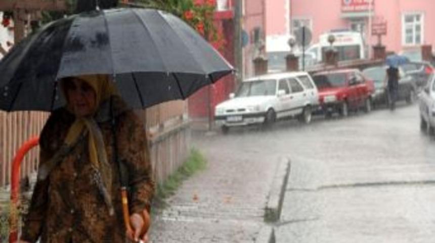 Bartın'da Sağanak Yağış Etkili Oluyor