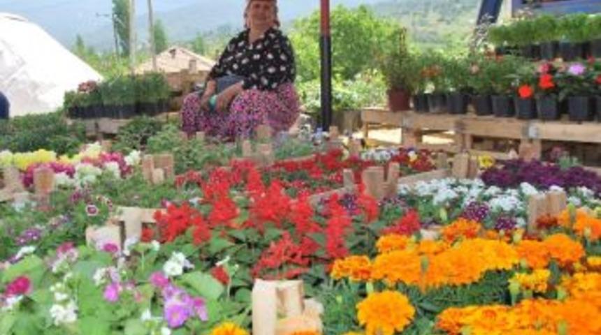 Mutaflar K&ouml;y&uuml;&rsquo;n&uuml;n Kadınları Birbirlerine Hava Atmak İsterken İş Sahibi Oldular