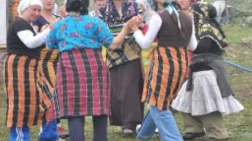 Rize&rsquo;nin Ardeşen İl&ccedil;esi Tunca Belediyesi Tarafından Organize Edilen Geleneksel Dutğe Yayla G&ouml;&ccedil;&uuml; Şenliği Yapıldı