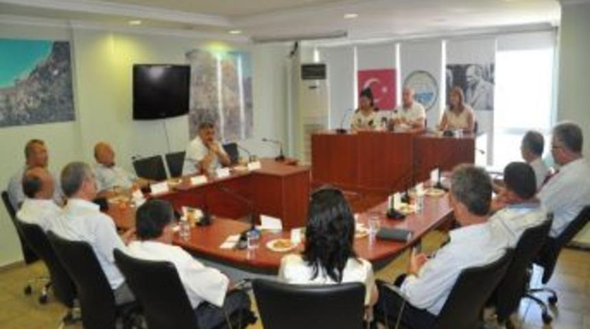 Akt&uuml;rk Muhtarlarla Bir Araya Geldi