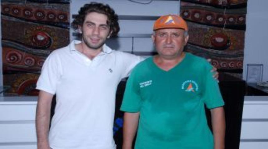 Temizlik Iş&ccedil;isinin Sokakta Bulduğu C&uuml;zdan Sahibine Teslim Edildi