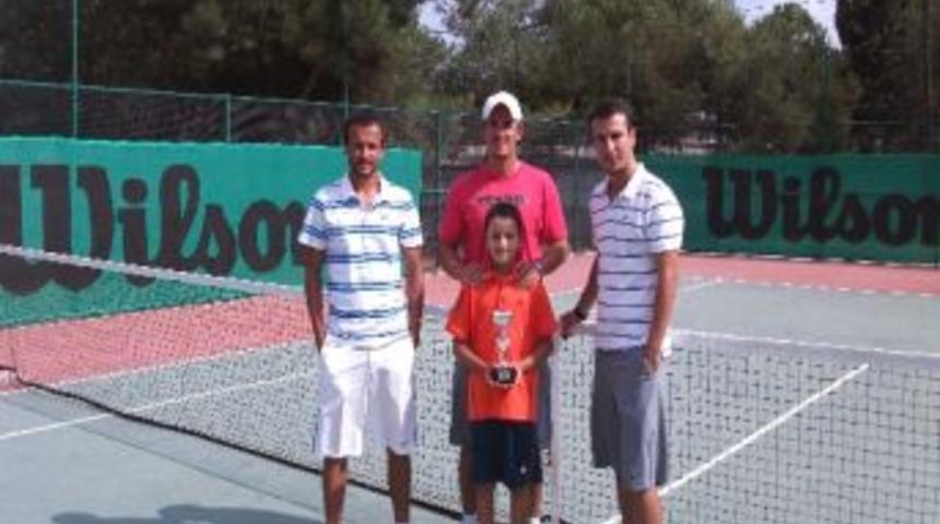 Minik Tenis&ccedil;iden B&uuml;y&uuml;k Başarı