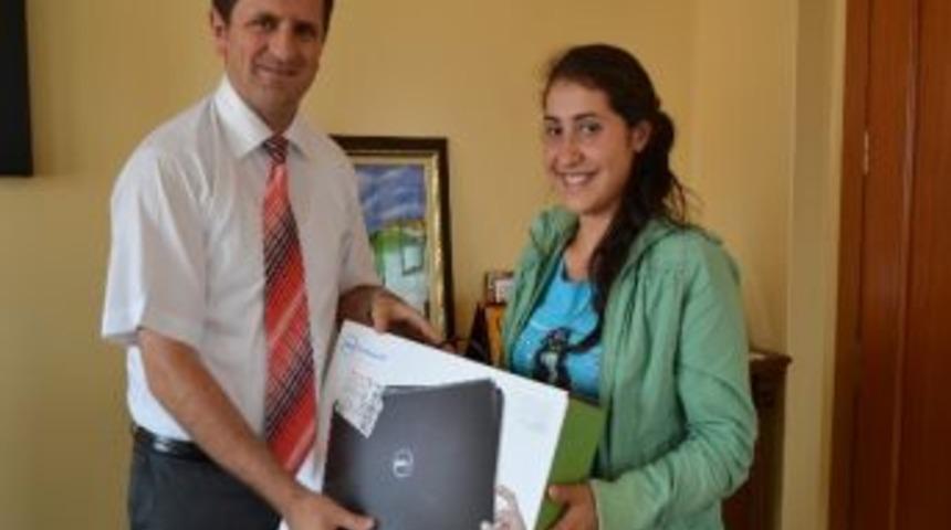 Başarılı &Ouml;ğrenciye Bilgisayar