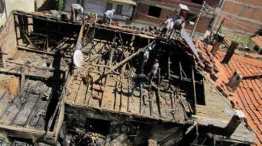 Hisarcık&rsquo;ta Evi Yanan Vatandaşa Belediyeden Yardım Eli